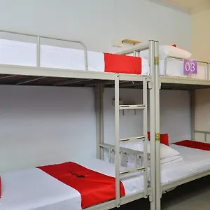 2* Hostel Reddoorz @ Kallang Mrt